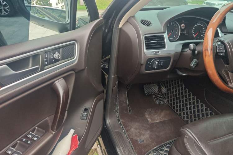 Used Volkswagen Touareg 2013 3.0 TSI X 10th Anniversary Limited Edition Driver Seat