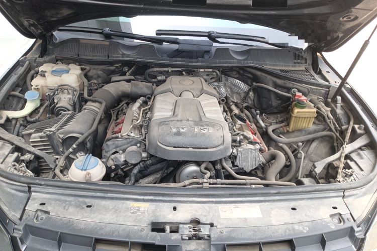 Used Volkswagen Touareg 2013 3.6L Off-Road Enhanced High-End Version Engine Bay