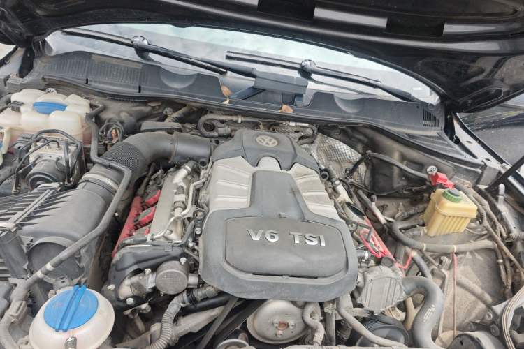 Used Volkswagen Touareg 2013 3.0 TSI Limited Luxury Edition Engine Bay