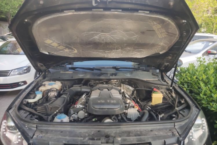 Used Volkswagen Touareg  Engine Bay