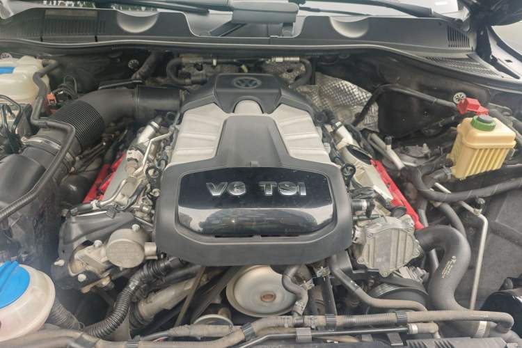 Used Volkswagen Touareg 2013 3.0 TSI X 10th Anniversary Limited Edition Engine Bay