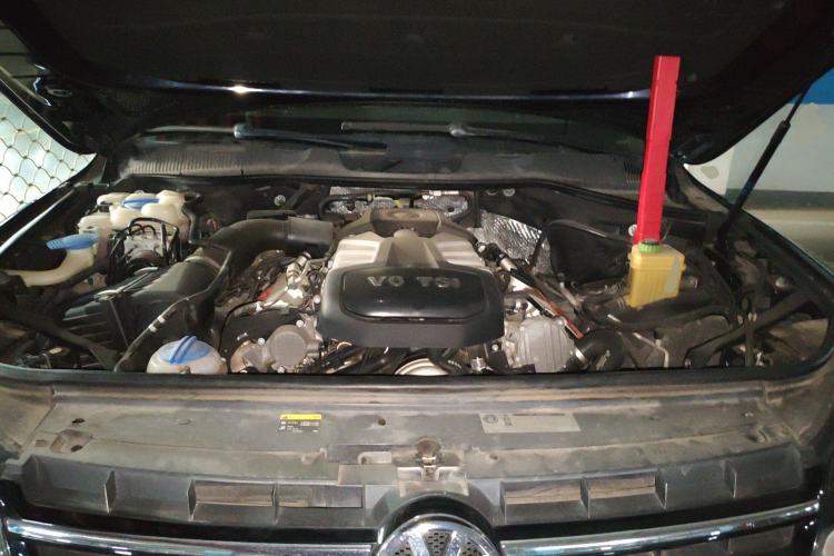 Used Volkswagen Touareg 2013 3.0 TSI Limited Luxury Edition Engine Bay