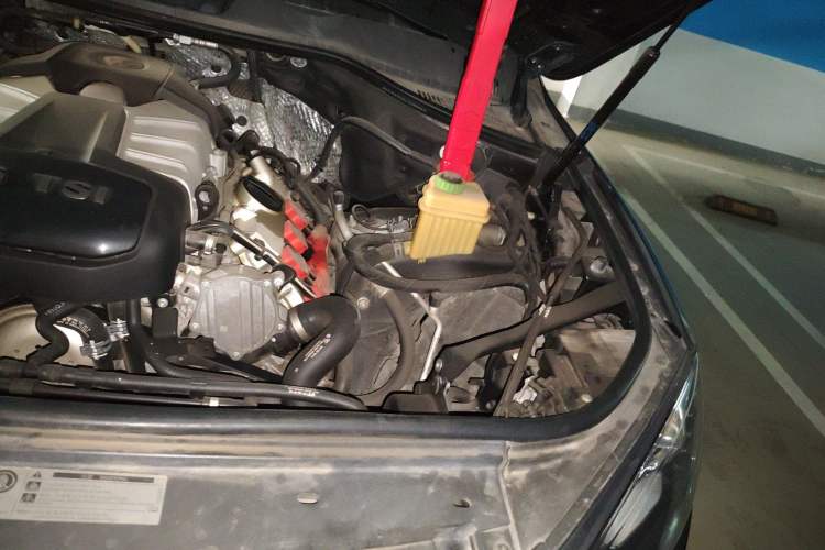 Used Volkswagen Touareg 2013 3.0 TSI Limited Luxury Edition Engine Bay Left