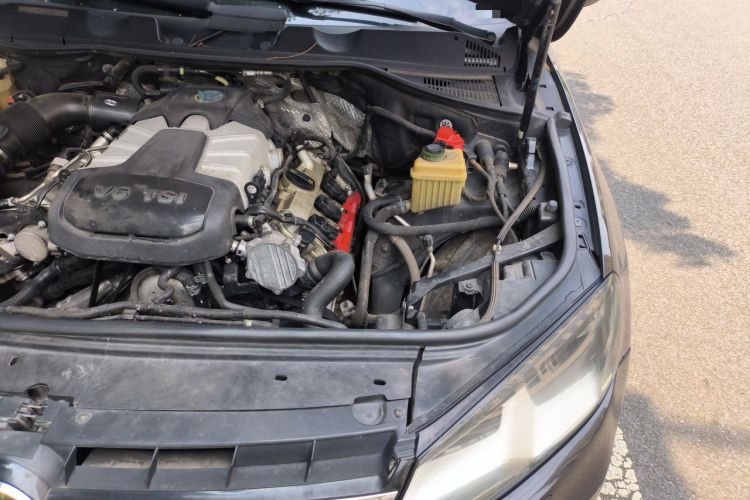 Used Volkswagen Touareg 2013 3.0 TSI Limited Luxury Edition Engine Bay Left