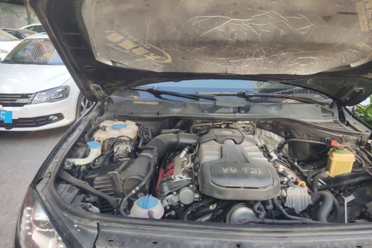 Used Volkswagen Touareg  Engine Bay Right