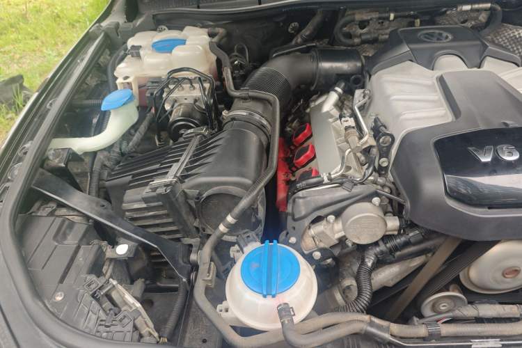 Used Volkswagen Touareg 2013 3.0 TSI X 10th Anniversary Limited Edition Engine Bay Right