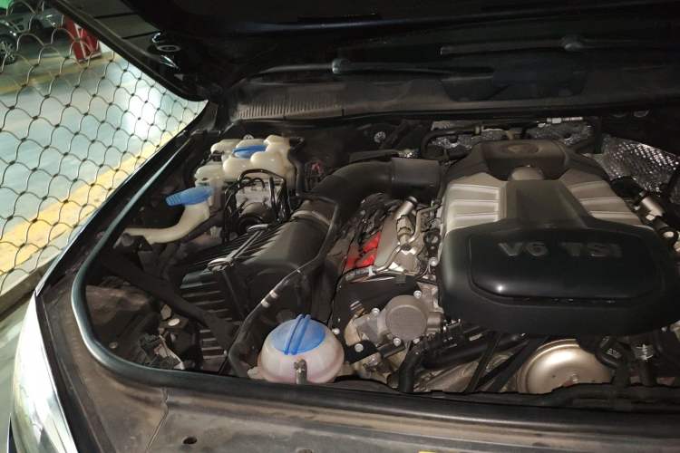 Used Volkswagen Touareg 2013 3.0 TSI Limited Luxury Edition Engine Bay Right