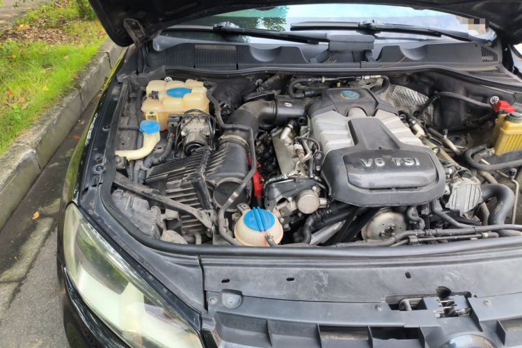 Used Volkswagen Touareg 2013 3.0 TSI Limited Luxury Edition Engine Bay Right