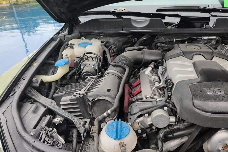 Used Volkswagen Touareg 2013 3.0 TSI Limited Luxury Edition Engine Bay Right