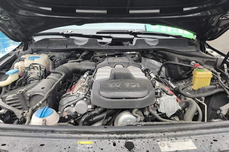 Used Volkswagen Touareg 2013 3.0 TSI Limited Luxury Edition Engine Bay