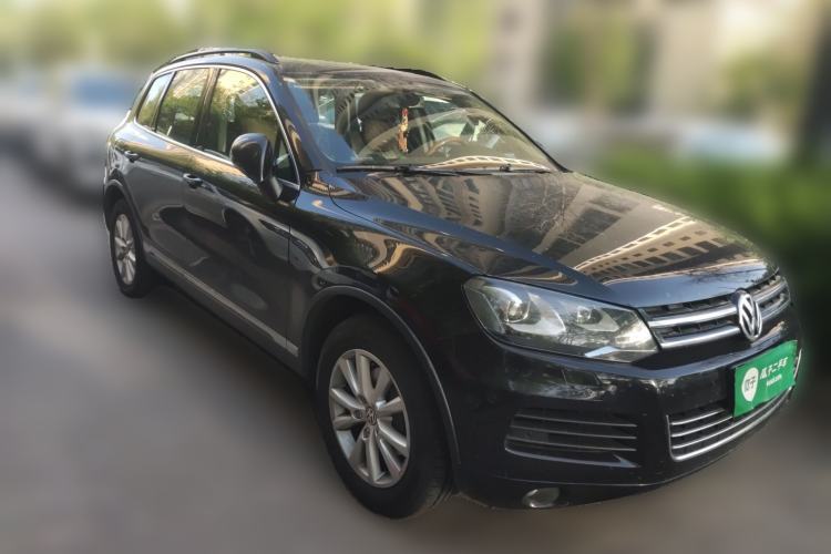 Used Volkswagen Touareg  Front Right 45 Deg