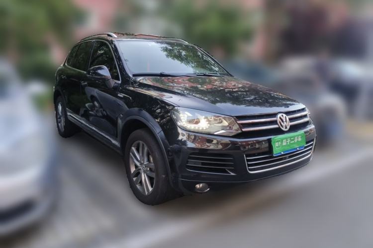 Used Volkswagen Touareg 2013 3.0 TSI X 10th Anniversary Limited Edition Front Right 45 Deg