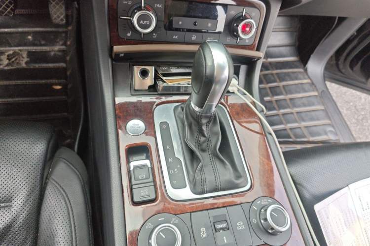 Used Volkswagen Touareg 2013 3.0 TSI Limited Luxury Edition Gear Lever