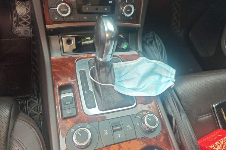 Used Volkswagen Touareg 2013 3.0 TSI X 10th Anniversary Limited Edition Gear Lever