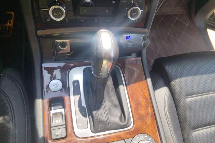 Used Volkswagen Touareg 2013 3.0 TSI Limited Luxury Edition Gear Lever