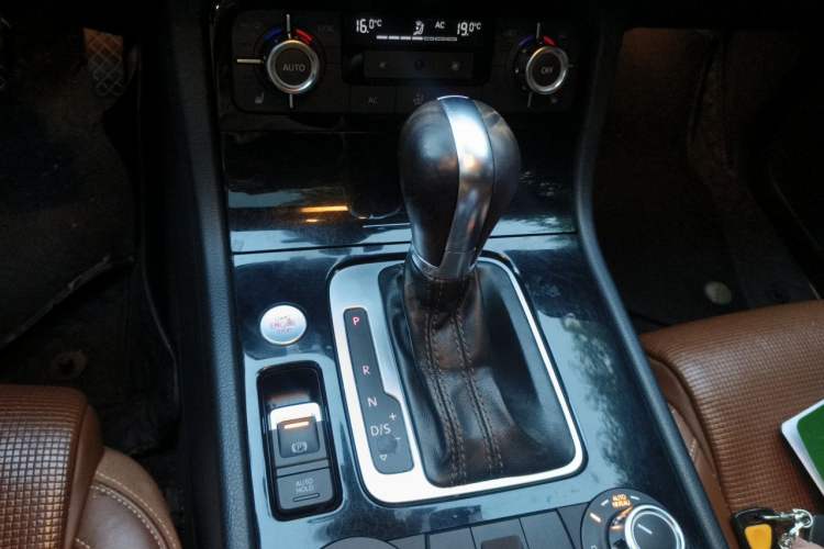 Used Volkswagen Touareg 2013 3.0 TSI X 10th Anniversary Limited Edition Gear Lever
