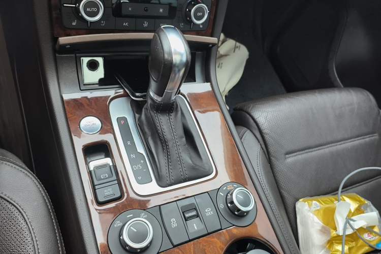 Used Volkswagen Touareg 2013 3.0 TSI Limited Luxury Edition Gear Lever