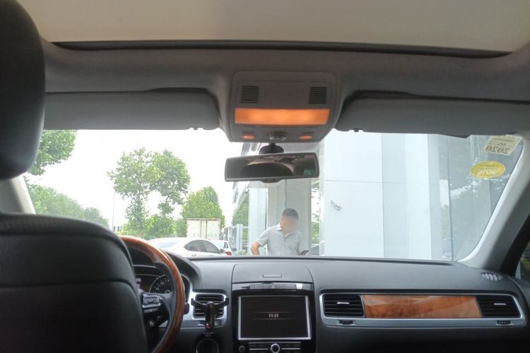 Used Volkswagen Touareg 2013 3.6L Off-Road Enhanced High-End Version Headliner