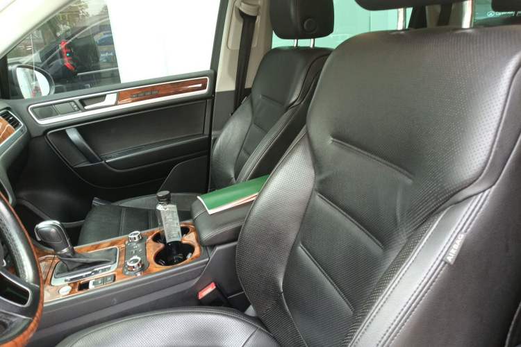 Used Volkswagen Touareg 2013 3.6L Off-Road Enhanced High-End Version Left Front Seat