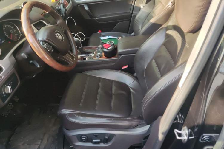 Used Volkswagen Touareg  Left Front Seat