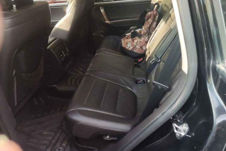 Used Volkswagen Touareg  Left Rear Seat
