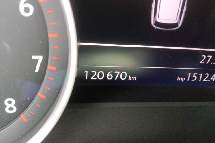 Used Volkswagen Touareg 2013 3.6L Off-Road Enhanced High-End Version Odometer Close Up