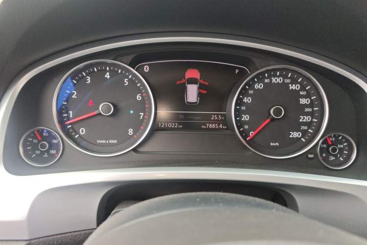 Used Volkswagen Touareg 2013 3.0 TSI Limited Luxury Edition Odometer Close Up