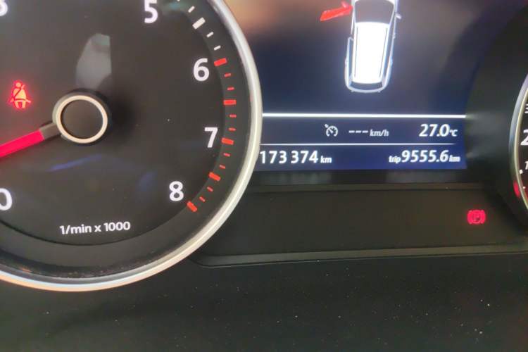 Used Volkswagen Touareg  Odometer Close Up