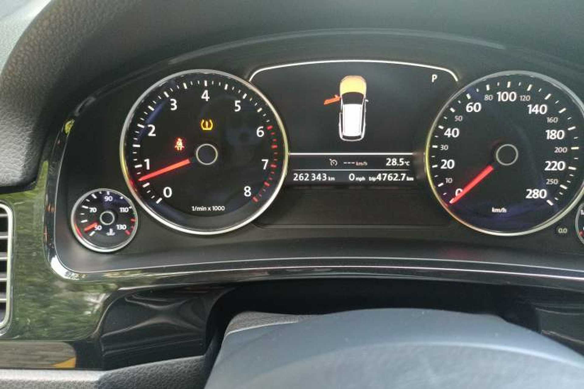 Used Volkswagen Touareg 2013 3.0 TSI X 10th Anniversary Limited Edition Odometer Close Up