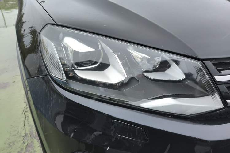 Used Volkswagen Touareg 2013 3.0 TSI Limited Luxury Edition Right Front Headlight