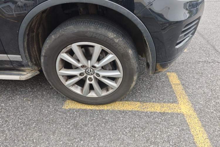 Used Volkswagen Touareg 2013 3.0 TSI Limited Luxury Edition Right Front Wheel Hub