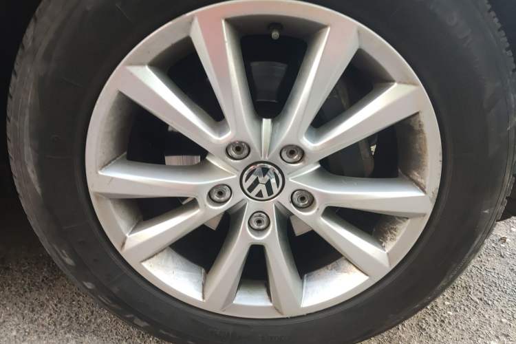 Used Volkswagen Touareg  Right Front Wheel Hub