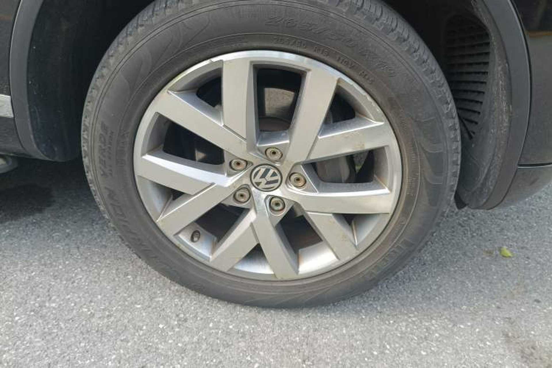 Used Volkswagen Touareg 2013 3.0 TSI X 10th Anniversary Limited Edition Right Front Wheel Hub
