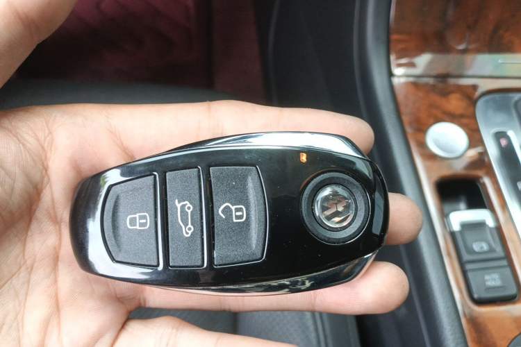 Used Volkswagen Touareg 2013 3.6L Off-Road Enhanced High-End Version Vehicle Key