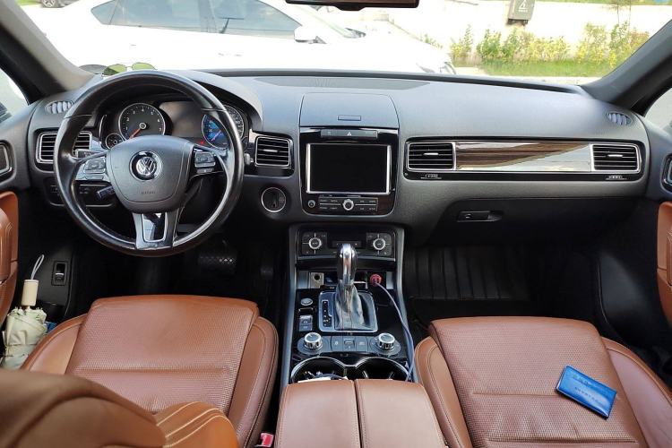 Used Volkswagen Touareg 2013 3.0 TSI X 10th Anniversary Limited Edition Center Console