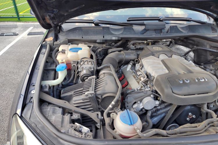 Used Volkswagen Touareg 2013 3.0 TSI X 10th Anniversary Limited Edition Engine Bay Right