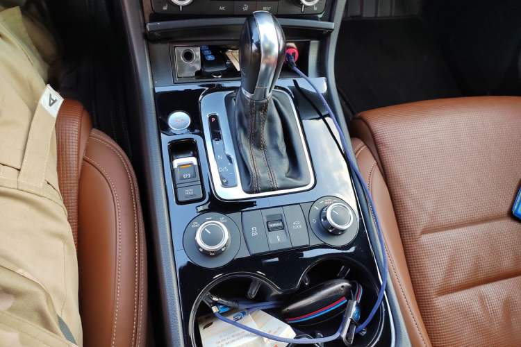 Used Volkswagen Touareg 2013 3.0 TSI X 10th Anniversary Limited Edition Gear Lever