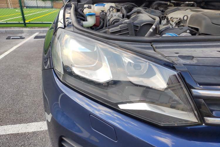 Used Volkswagen Touareg 2013 3.0 TSI X 10th Anniversary Limited Edition Right Front Headlight