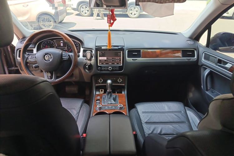 Used Volkswagen Touareg 2013 3.0 TSI Limited Luxury Edition Center Console