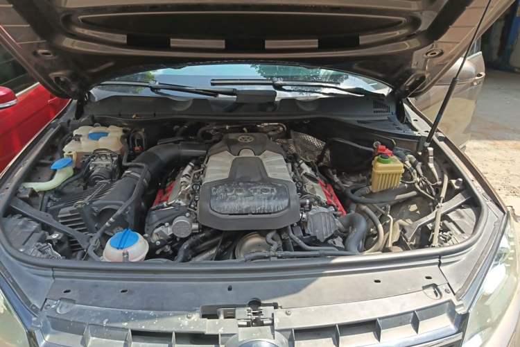 Used Volkswagen Touareg 2013 3.0 TSI Limited Luxury Edition Engine Bay