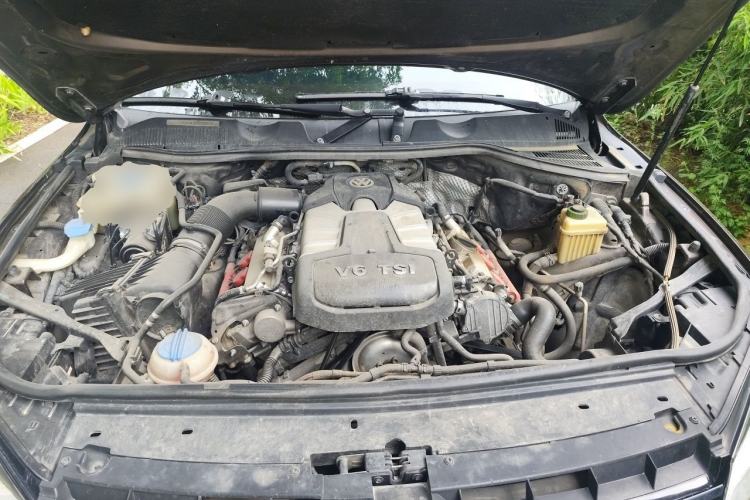 Used Volkswagen Touareg 2013 3.0 TSI Limited Luxury Edition Engine Bay