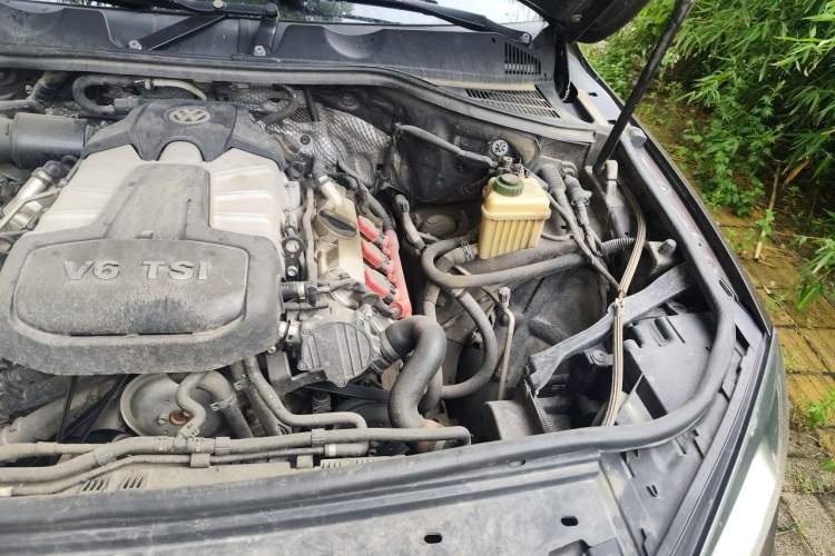 Used Volkswagen Touareg 2013 3.0 TSI Limited Luxury Edition Engine Bay Left