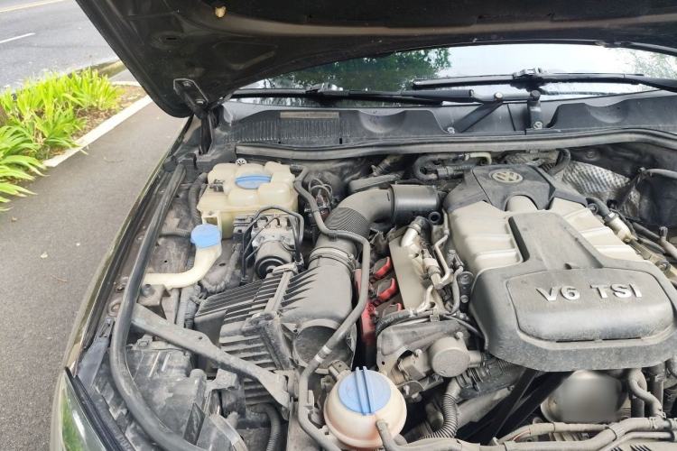 Used Volkswagen Touareg 2013 3.0 TSI Limited Luxury Edition Engine Bay Right