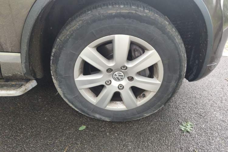 Used Volkswagen Touareg 2013 3.0 TSI Limited Luxury Edition Right Front Wheel Hub