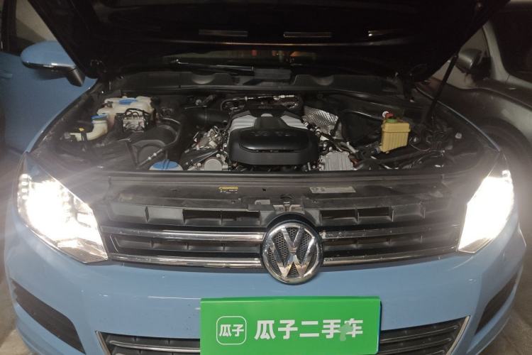 Used Volkswagen Touareg  Engine Bay