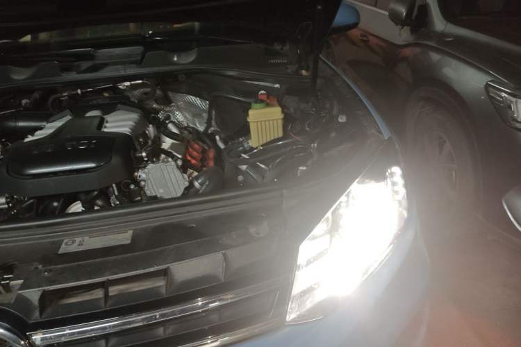 Used Volkswagen Touareg  Engine Bay Left