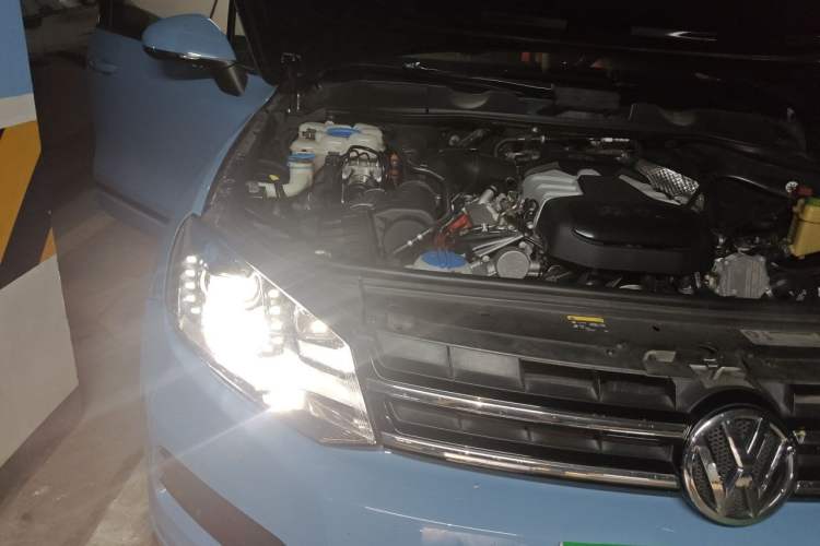 Used Volkswagen Touareg  Engine Bay Right