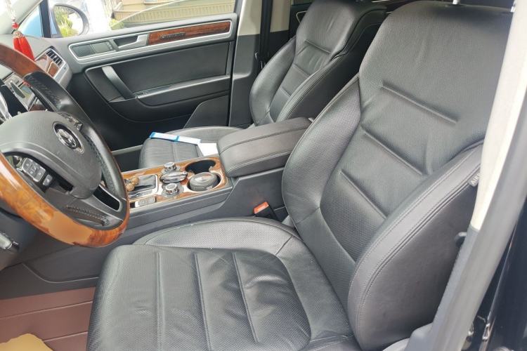 Used Volkswagen Touareg  Left Front Seat