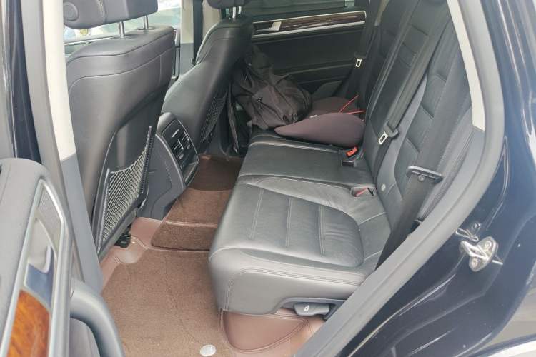 Used Volkswagen Touareg  Left Rear Seat