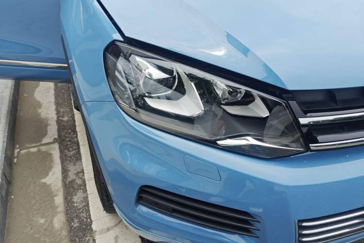 Used Volkswagen Touareg  Right Front Headlight